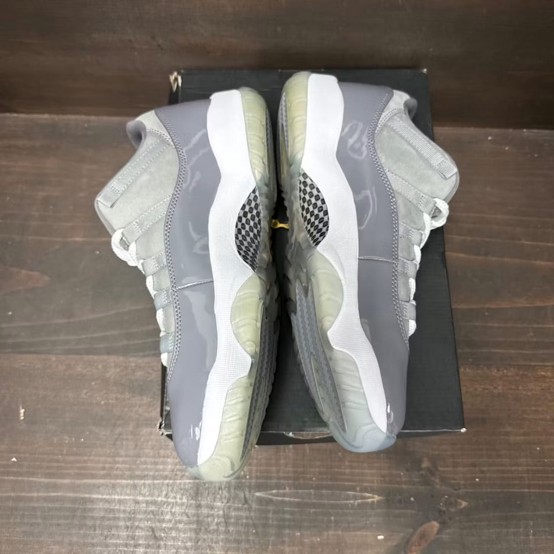 Used - Air Jordan 11 Retro Low Cool Grey - US M 10.5 - detail 2